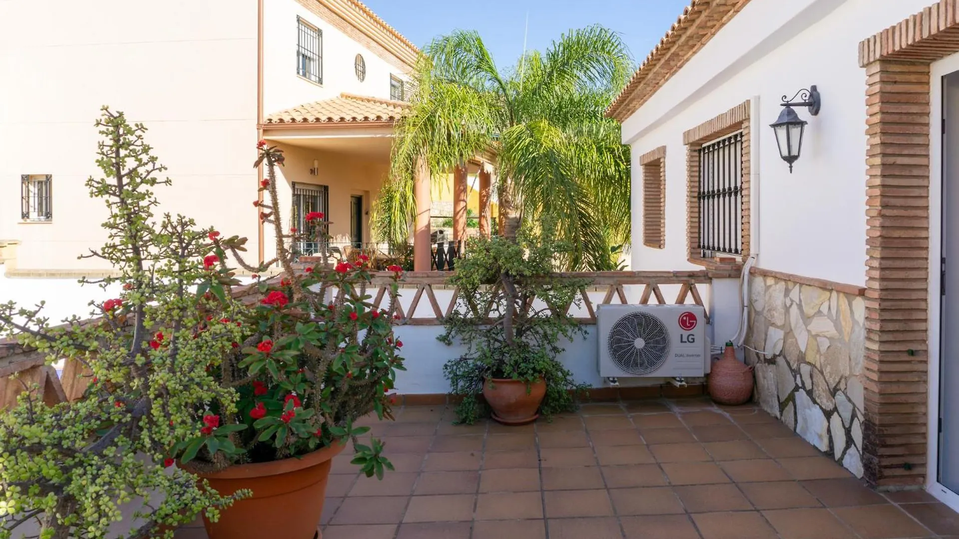 House Pool & Parking Malaga Villa